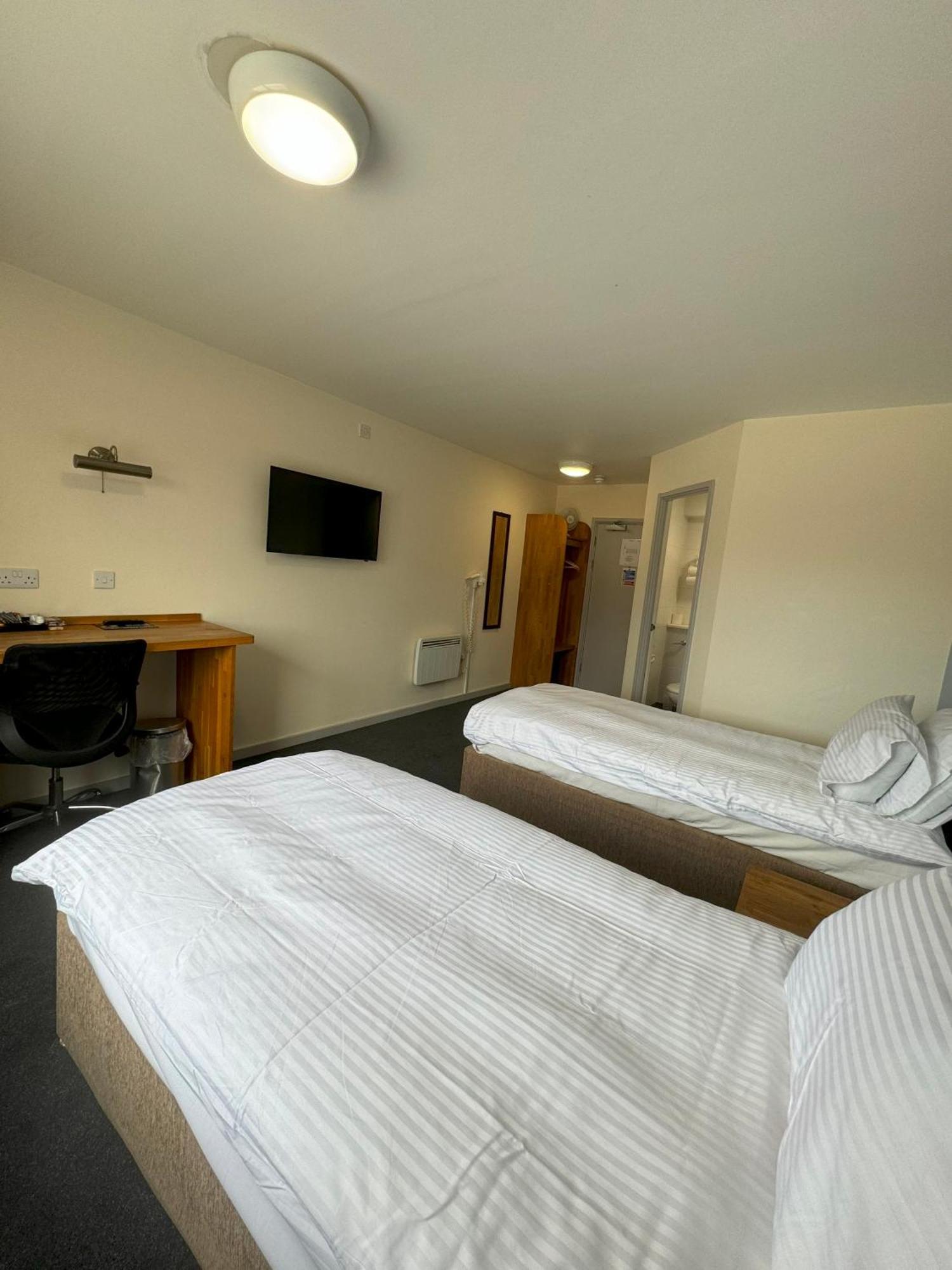 Citilodge Wakefield Hotel By Roomsbooked Bagian luar foto