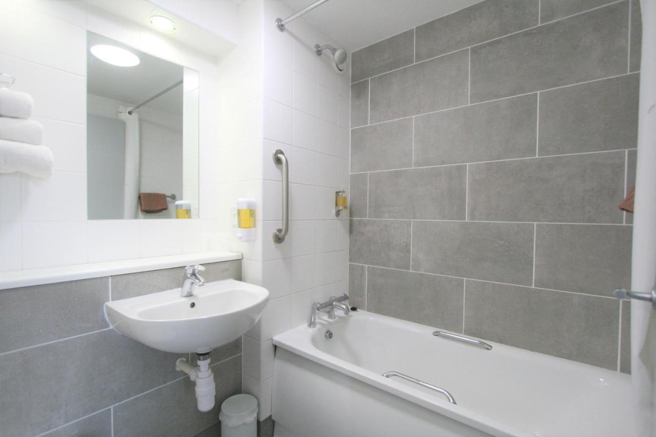 Citilodge Wakefield Hotel By Roomsbooked Bagian luar foto